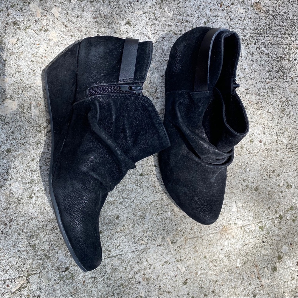 blowfish malibu black suede booties